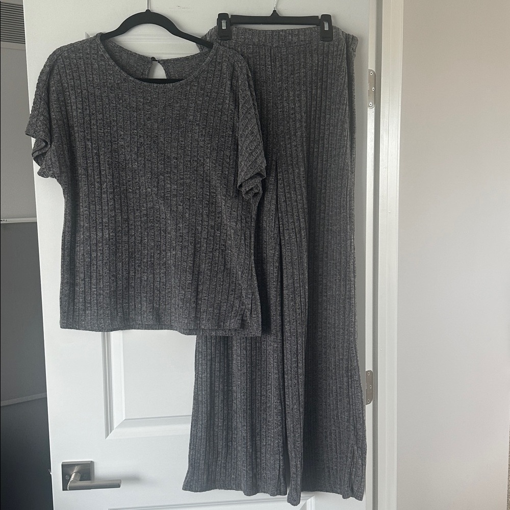 Charcoal Gray Ribbed Knit Top and Pants Set size XL